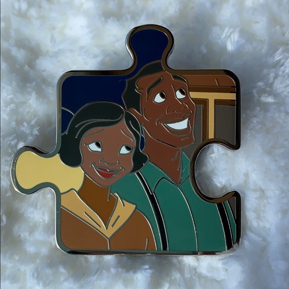 Disney Jewelry - NEW! Eudora & James Princess & the Frog Pin LE900